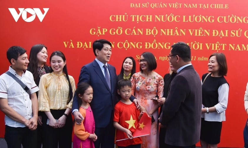 State leader visits Vietnamese Embassy, OV community in Chile